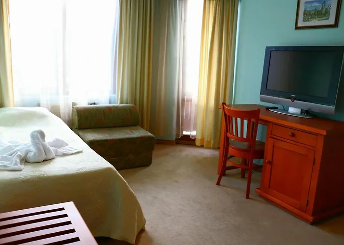 Отель Family Lili 3*